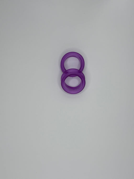 20-pack of finger rings for accessories, featuring various styles, displayed on fingers for grooming or fashion use.